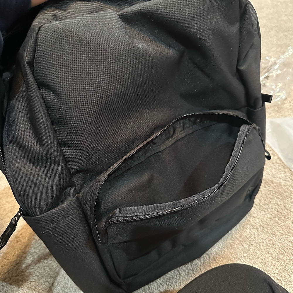 Black Everywhere Backpack tech canvas lulu brand new - Picture 6 of 6